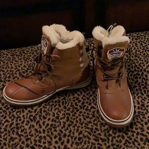 Women’s snow boots